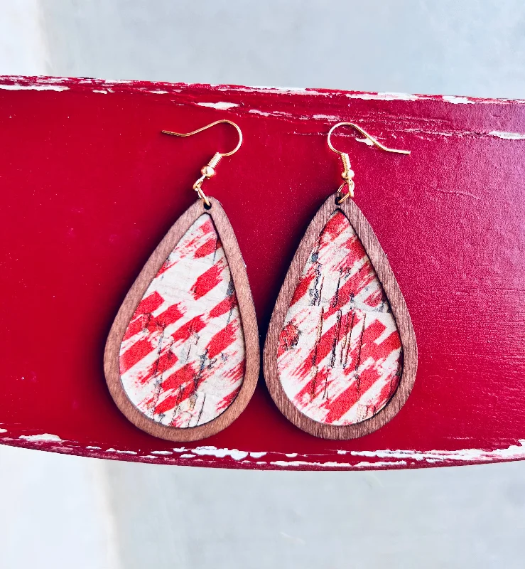 Ladies rings couple sets-Beige and Red Wooden Drop Earrings