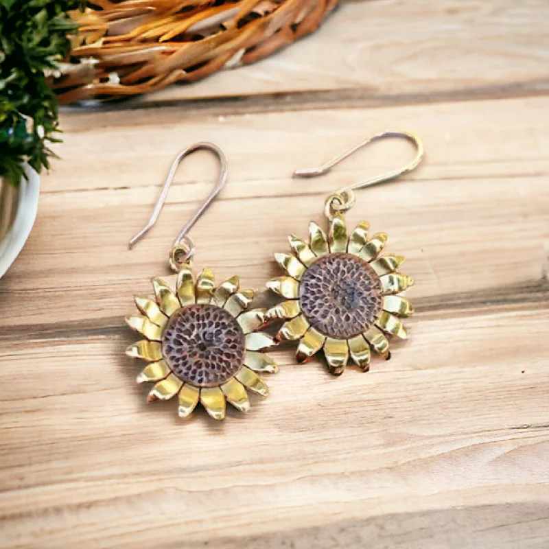 Ladies rings creative pieces-Beautiful Yellow Sunflower Earrings