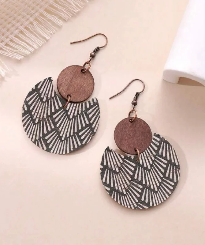 Ladies rings pearl accents-Black and White Round Geometric Drop Earrings