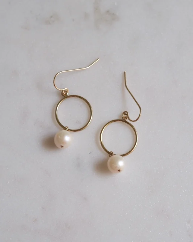 Ladies rings natural gems-Pearl Round Earrings