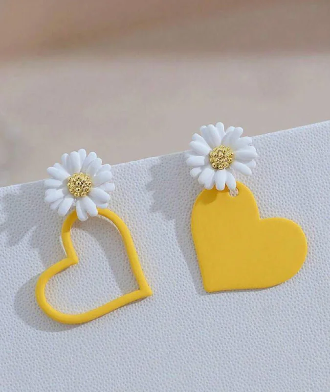 Ladies rings boho flair-Beautiful Yellow Heart and Daisy Earrings