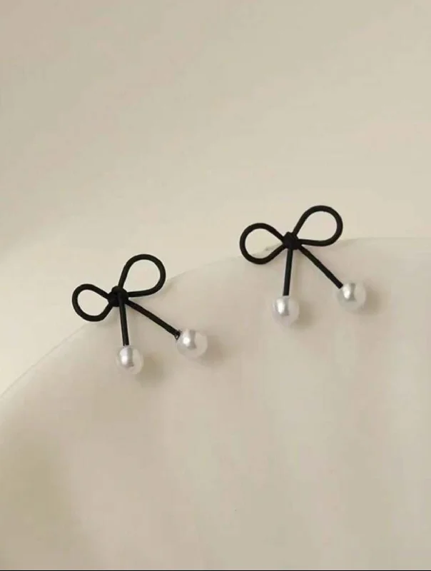 Ladies rings age suitability-Beautiful Black Bowknot Stud Earrings